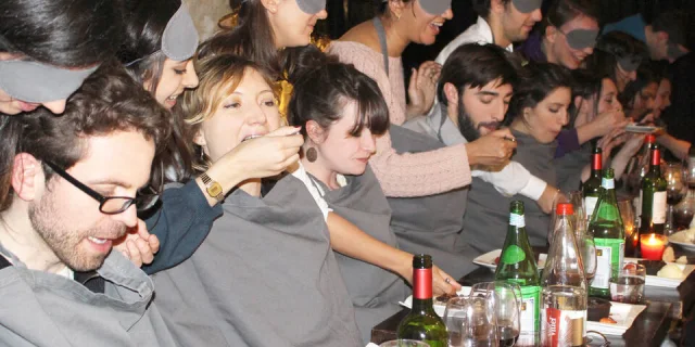 On ne joue pas à table